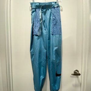 NIKE Women's Nylon Trackpant with Buckle Belt (L)